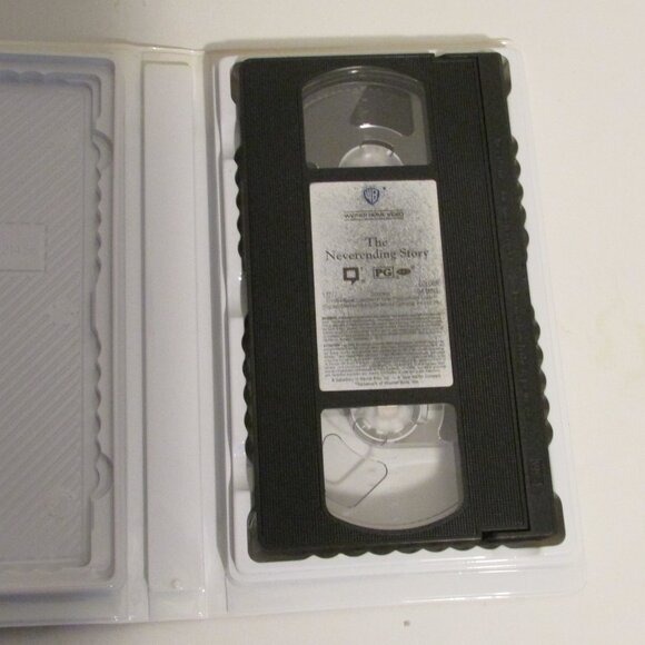 VHS Tapes - 4 Warner Brothers Family movies - Picture 7 of 16